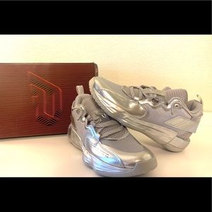 Brand new Adidas Dame 7 EXTPLY Basketball shoes!